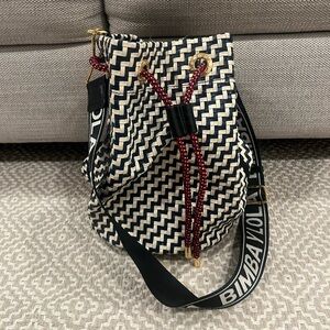 Bimba y Lola Weaved bucket crossbody bag
